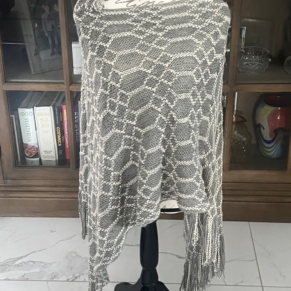 chic Jackets & Blazers - Chic Gray and White Knit Wrap NWOT